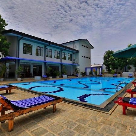 The Blue Wave Hotel Аругам Бей Екстериор снимка