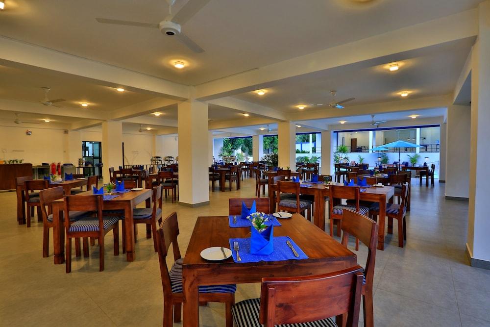 The Blue Wave Hotel Аругам Бей Екстериор снимка