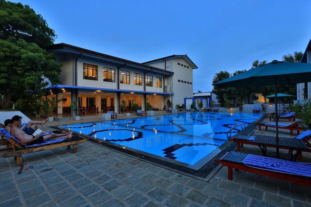 The Blue Wave Hotel Аругам Бей Екстериор снимка