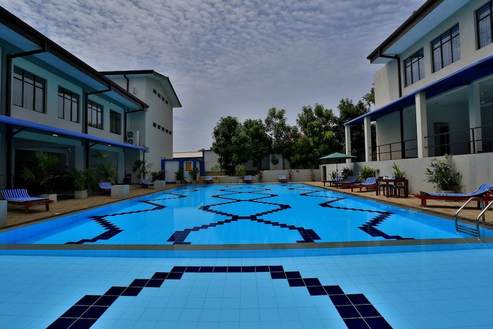 The Blue Wave Hotel Аругам Бей Екстериор снимка