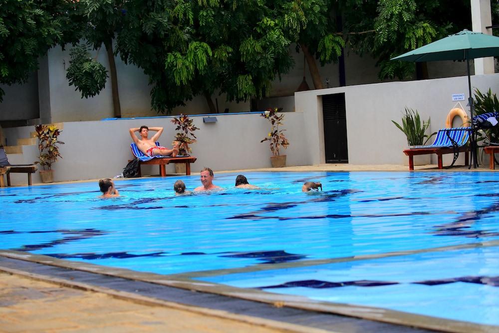 The Blue Wave Hotel Аругам Бей Екстериор снимка