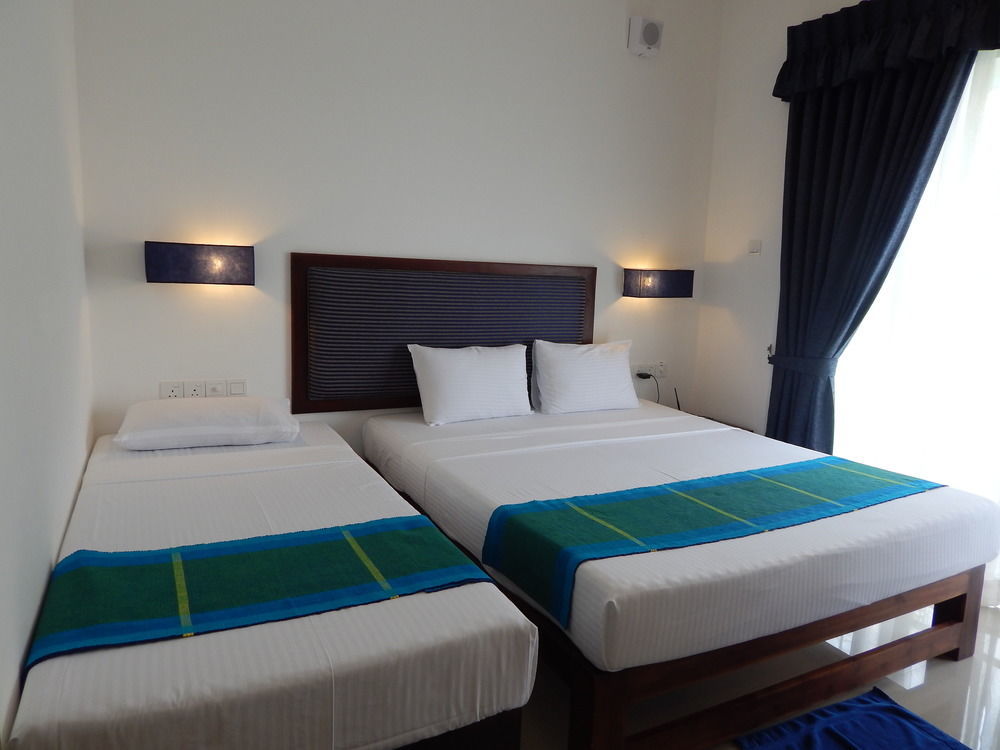 The Blue Wave Hotel Аругам Бей Екстериор снимка
