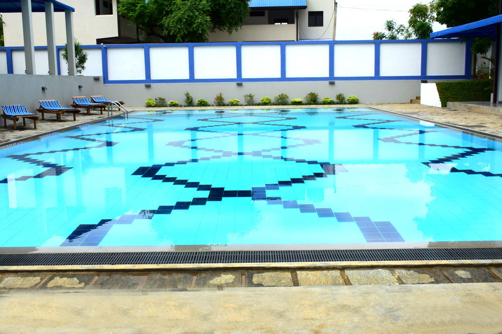 The Blue Wave Hotel Аругам Бей Екстериор снимка
