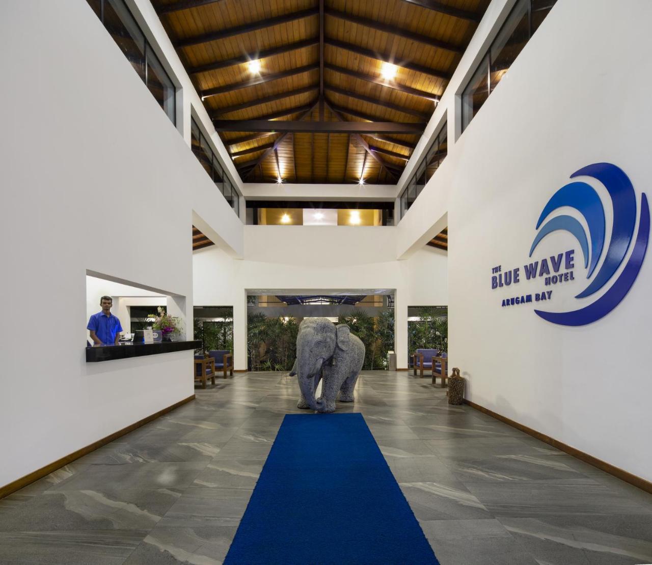 The Blue Wave Hotel Аругам Бей Екстериор снимка